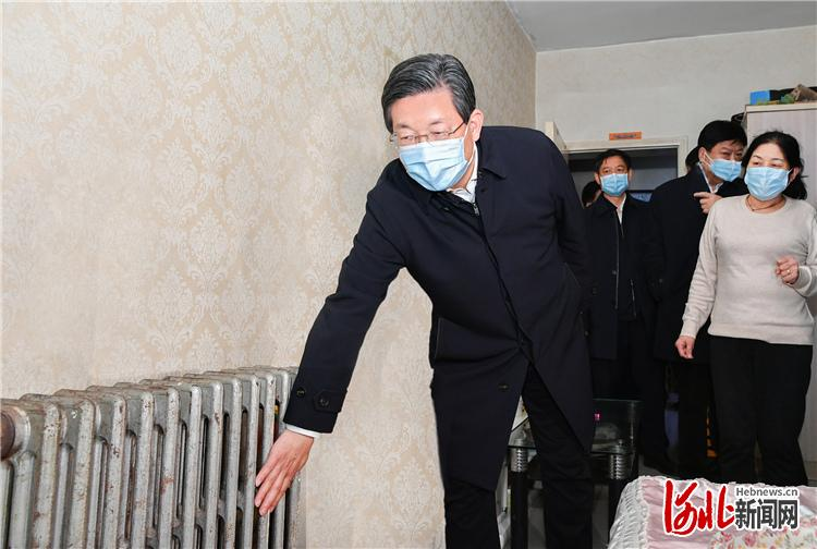 王东峰在石暗访查抄供暖工作：时刻关切民生冷暖(图4)